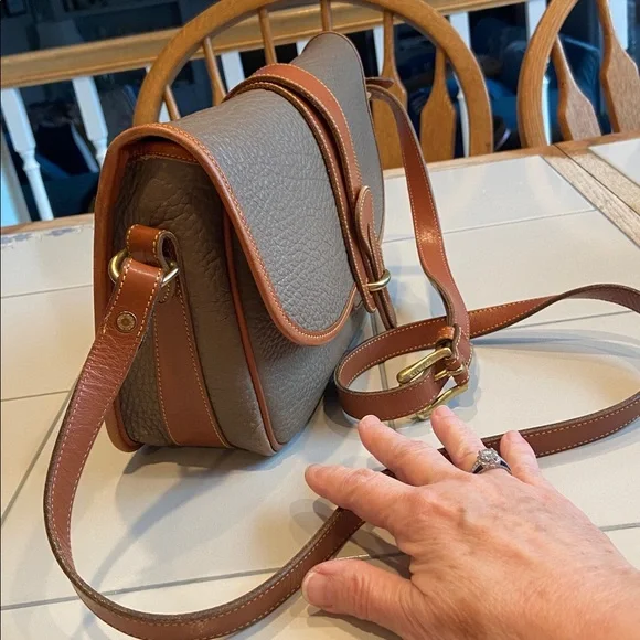 ⭐Dooney & Bourke Vintage Pebbled Leather Crossbody - Picture 3 of 12